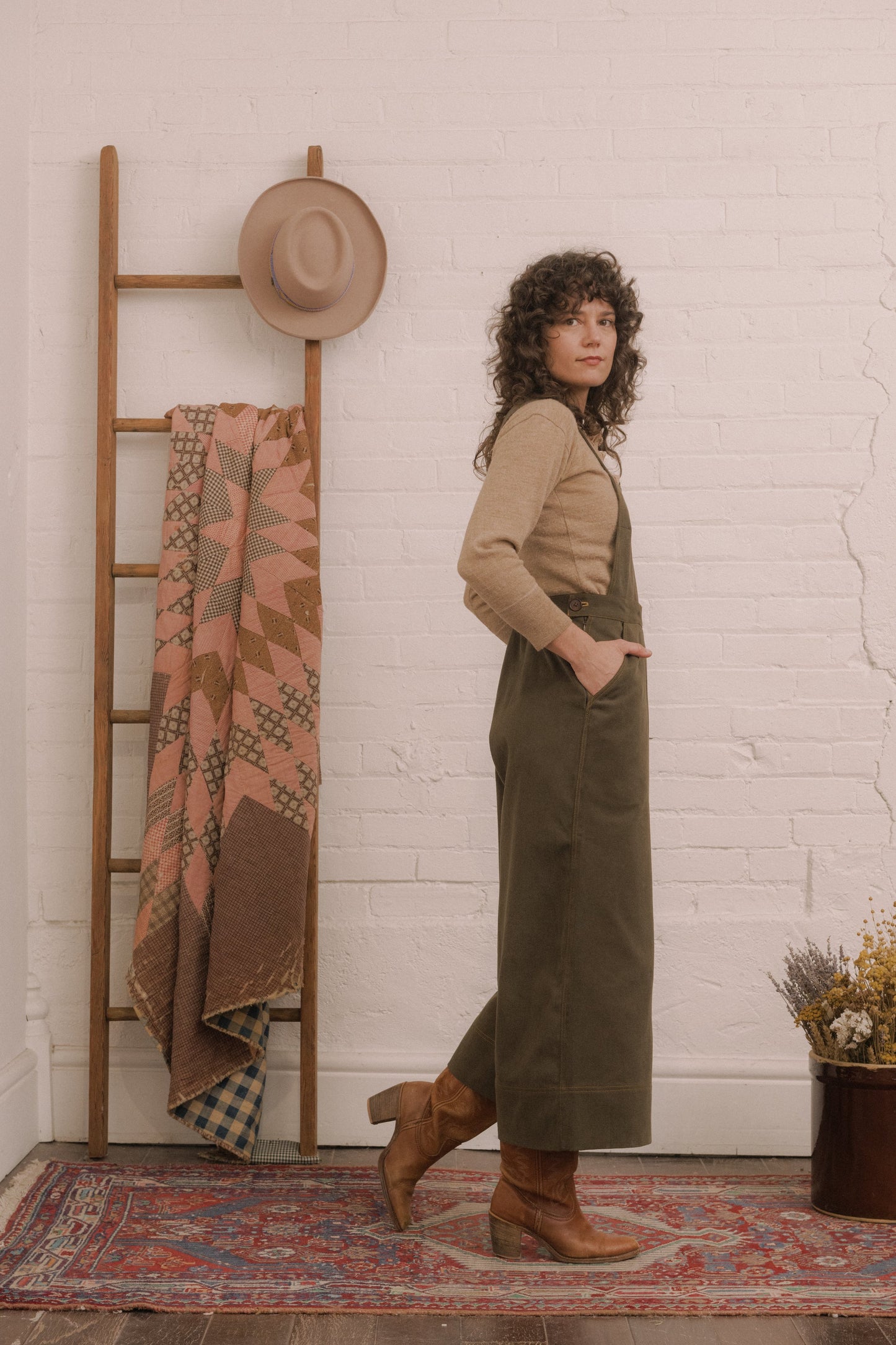 Apron Pant in Dark Olive